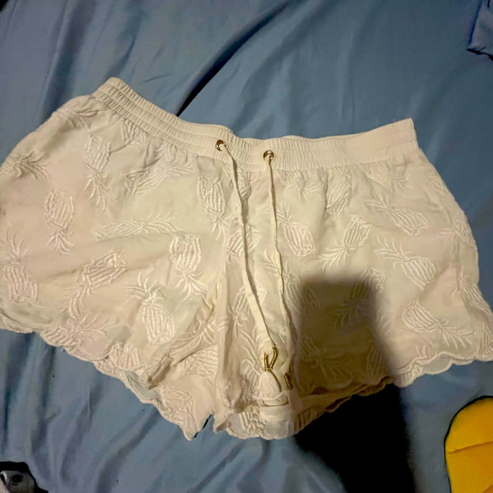 Lilly Pulitzer, white Pinapple shorts